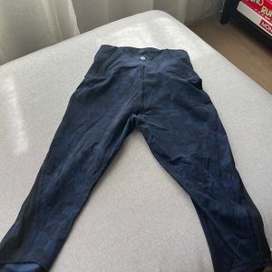 Size 6 lululemon capris with mesh right below outside of knee